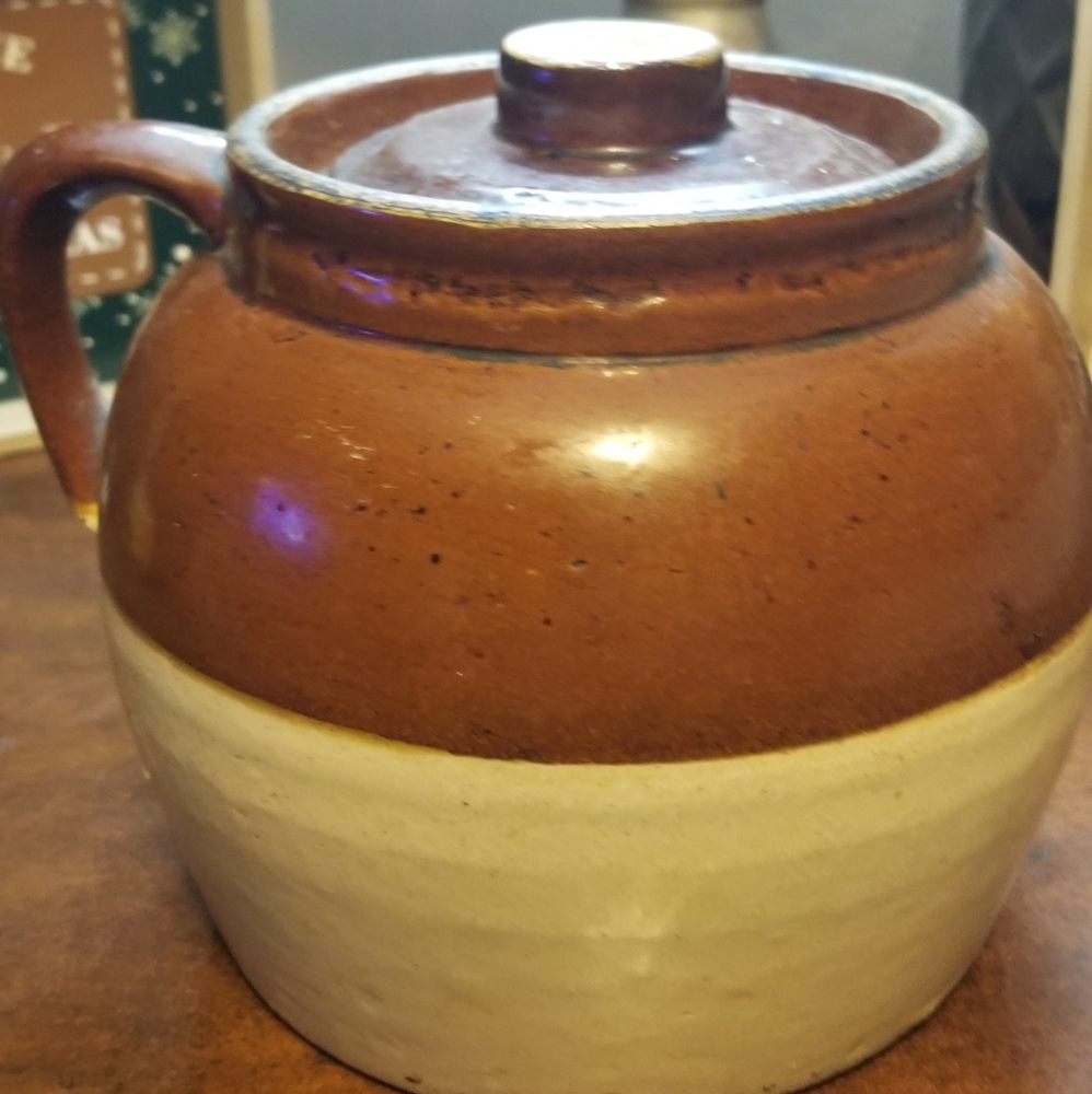VINTAGE STONEWARE BEAN POT